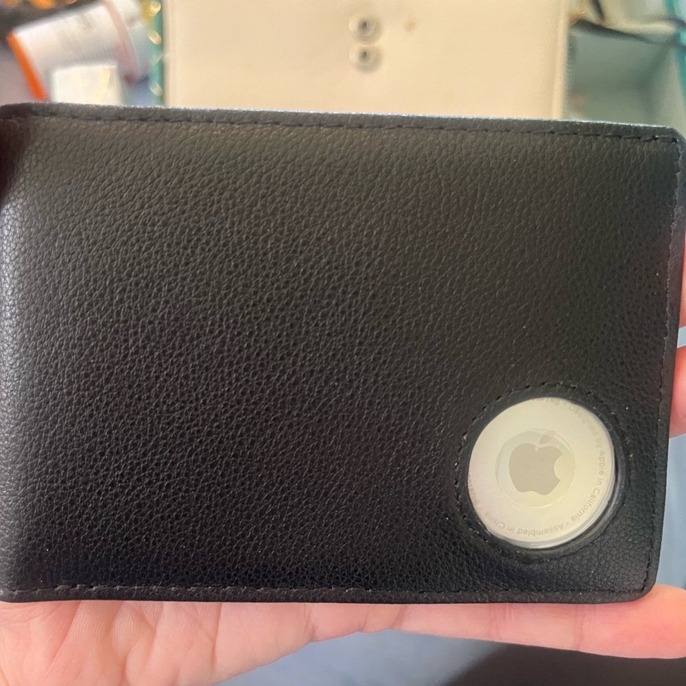 *BRAND NEW/ UNUSED 🆕* Typecase RFID Airtag Wallet WITH Apple Airtag